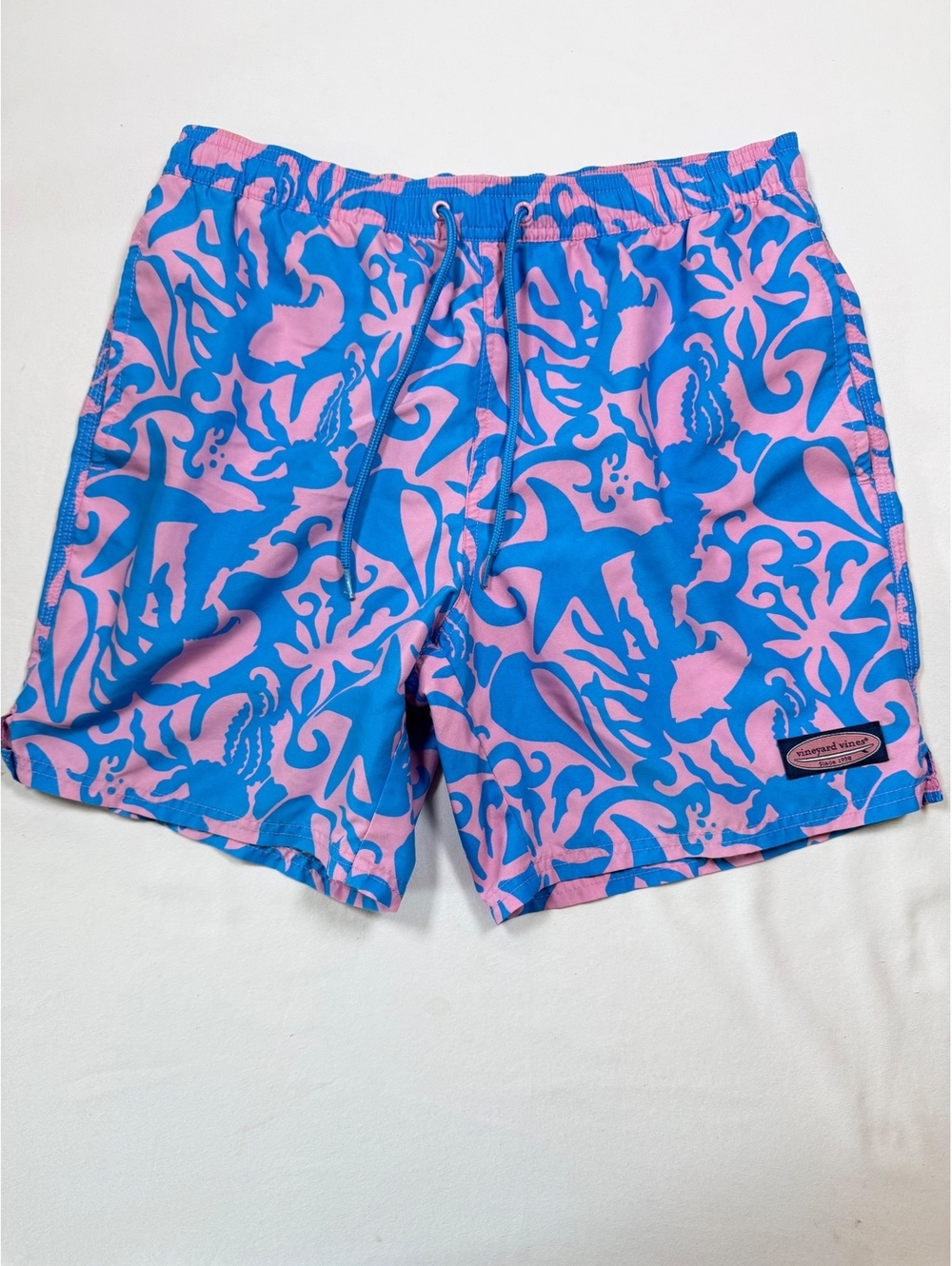 Vineyard Vines Men's Swim Shorts Blue and Pink Pattern Size S